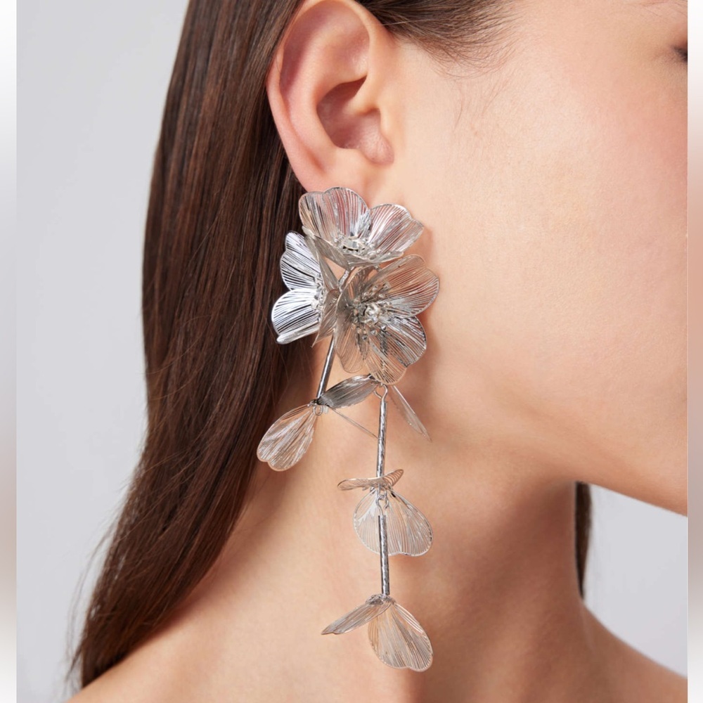 Zara Silver Floral Drop Earrings
Kate Middleton earrings - Picture 4 of 5